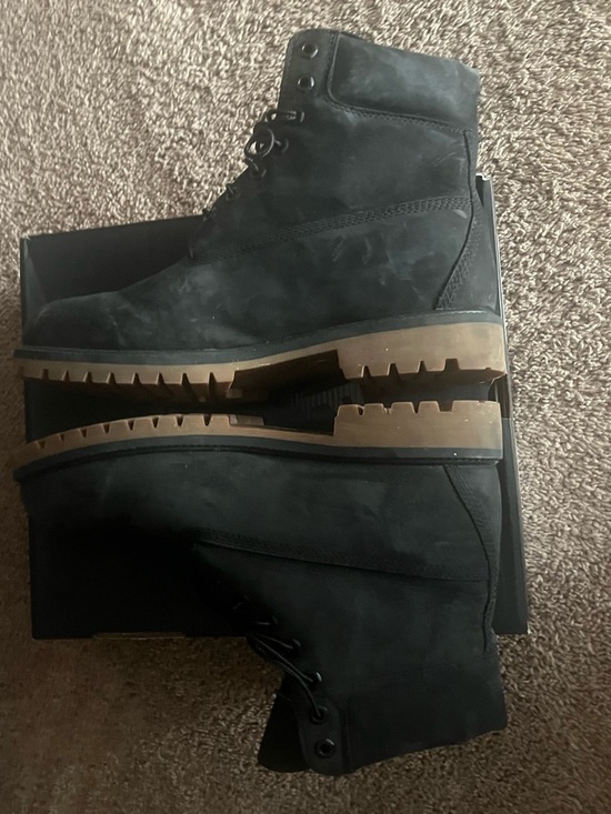 Timberland Men's Black Nubuck Boots with Tan Lug Sole - Picture 4 of 5